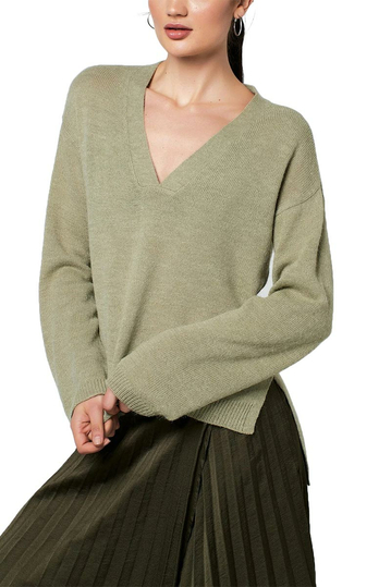 Rut & Circle Emelie V-neck knit tea green