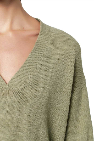 Rut & Circle Emelie V-neck knit tea green