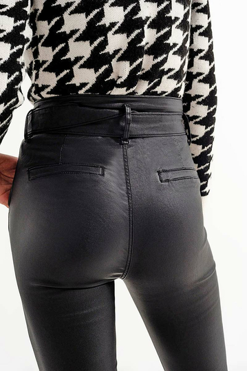 Q2 faux leather παντελόνι μαύρο με ζώνη