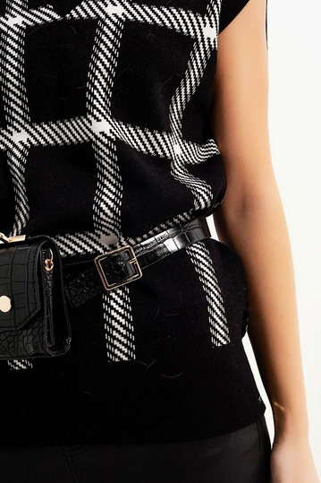 Q2 Leather-look waist bag black