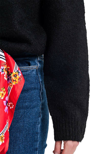 Q2 χνουδωτό πουλόβερ με V-λαιμόκοψη μαύρο