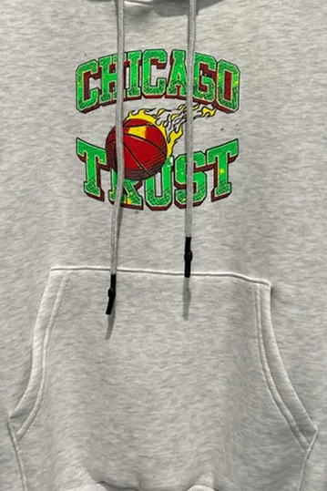 Φούτερ με κουκούλα και στάμπα Chicago Trust - γκρι