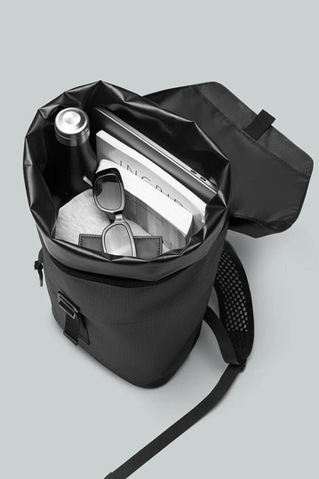 Gaston Luga Lightweight DuoSeal Flap Backpack 14" Black