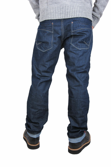 Ανδρικό raw jeans σε ίσια γραμμή