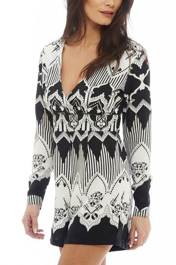 Ασπρόμαυρο ολόσωμο σορτσάκι με V λαιμόκοψη