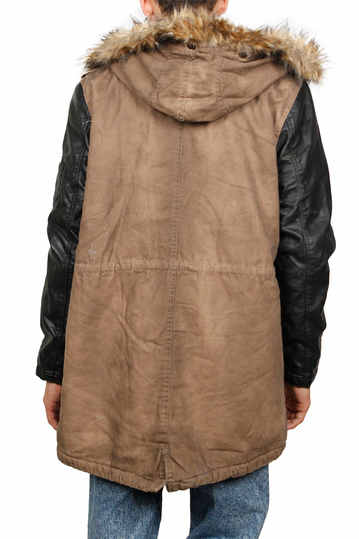 Ανδρικό καφέ παρκά με sherpa γούνα και δέρμα-look μανίκια