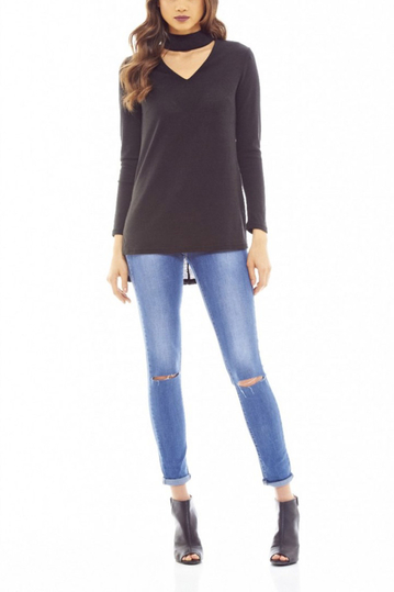 Πλεκτή μακριά μπλούζα μαύρη με τσόκερ λαιμό